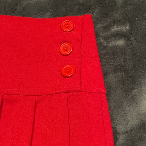 San Julian Red Pleated Skirt - Picture 3 of 6